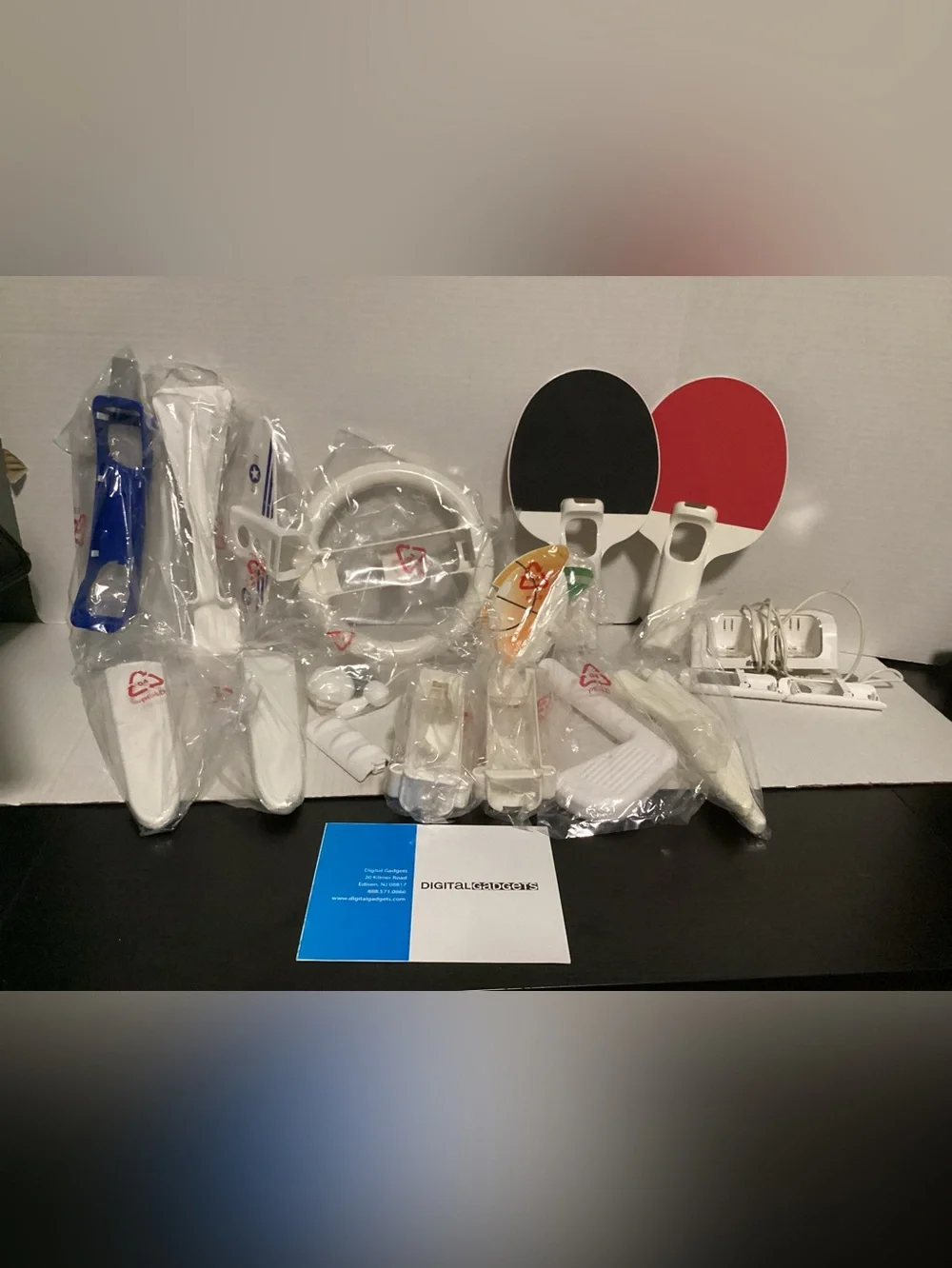 Deluxe 20-in-1 Sports Resort Bundle for Wii sports game -used but great